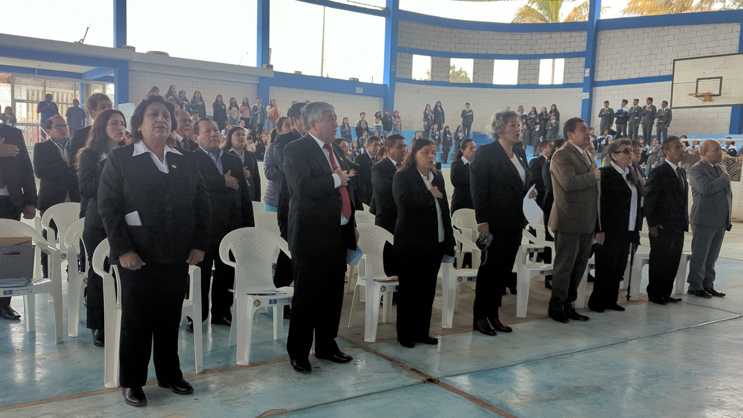 Cantando el himno nacional